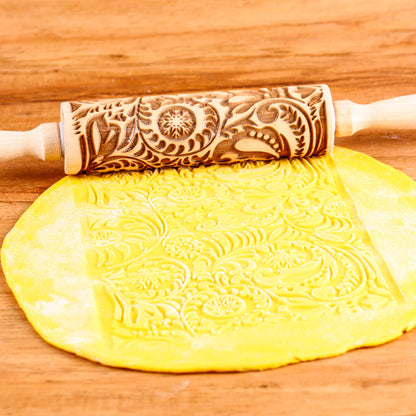 Valwaria FrostRoll – Christmas Embossed Wooden Rolling Pin